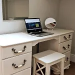 Stylish 2 Bedroom Apartment, Centre + Free Parking Apartment