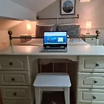 Apartment Stylish 2 Bedroom Apartment, Centre + Free Parking *