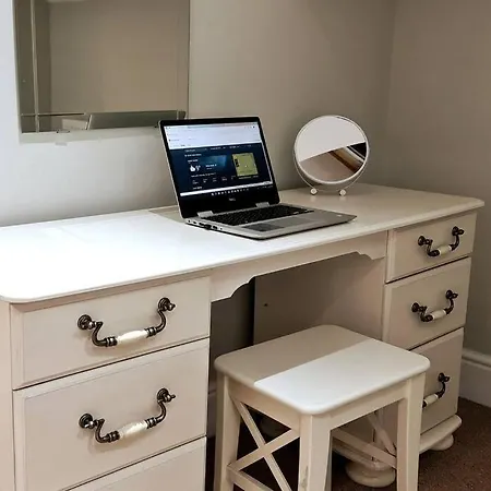 Stylish 2 Bedroom Apartment, Centre + Free Parking Apartment