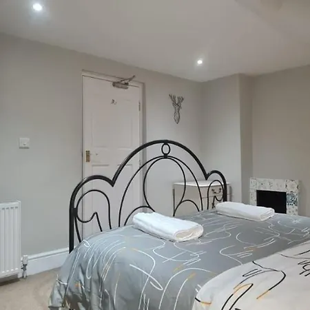 Apartment Stylish 2 Bedroom Apartment, Centre + Free Parking *