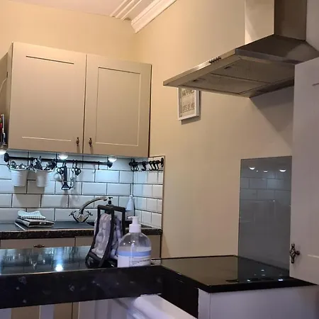 Stylish 2 Bedroom Apartment, Centre + Free Parking Apartment