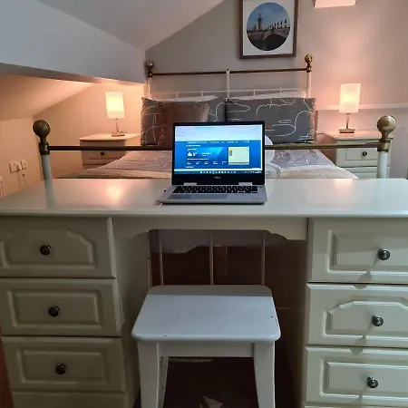 Apartment Stylish 2 Bedroom Apartment, Centre + Free Parking *