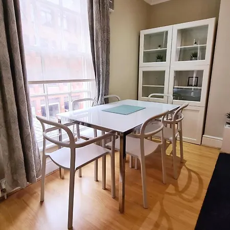 Stylish 2 Bedroom Apartment, Centre + Free Parking شقة