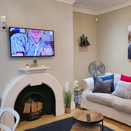 Apartment Stylish 2 Bedroom Apartment, Centre + Free Parking