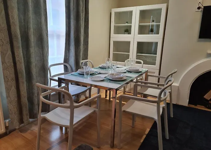 Stylish 2 Bedroom Apartment, Centre + Free Parking Leeds (West Yorkshire)