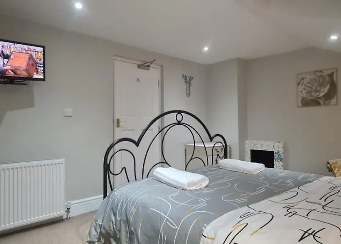 Apartment Stylish 2 Bedroom Apartment, Centre + Free Parking *