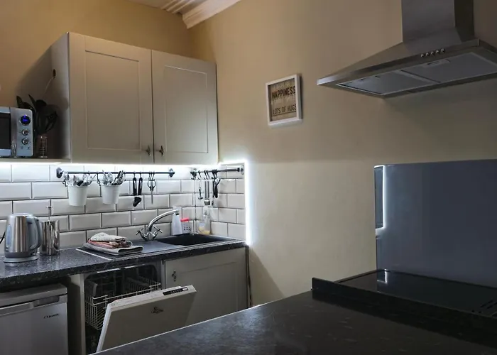 Apartment Stylish 2 Bedroom Apartment, Centre + Free Parking *