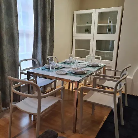 Stylish 2 Bedroom Apartment, Centre + Free Parking Leeds (West Yorkshire)