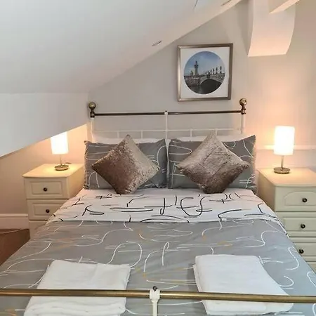 Appartement Stylish 2 Bedroom Apartment, Centre + Free Parking