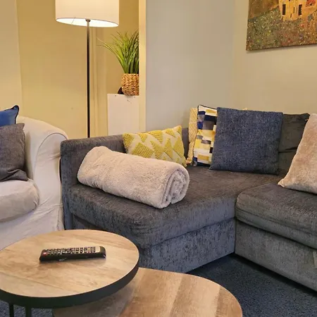 Stylish 2 Bedroom Apartment, Centre + Free Parking * Leeds (West Yorkshire)