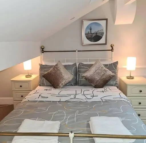 Daire Stylish 2 Bedroom Apartment, Centre + Free Parking