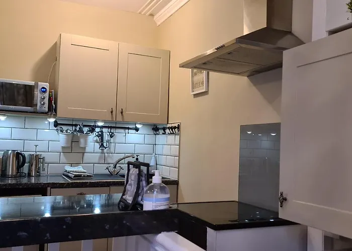 Stylish 2 Bedroom Apartment, Centre + Free Parking Daire