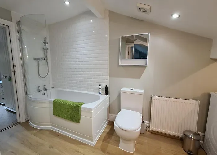 Daire Stylish 2 Bedroom Apartment, Centre + Free Parking *